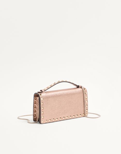 Valentino Garavani - Rockstud Laminated Grainy Calfskin Wallet With Chain - Rose Cannelle - Woman - Clutches